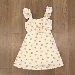 Love 2 be loved white floral eyelet dress. Size:7. Gently Used.